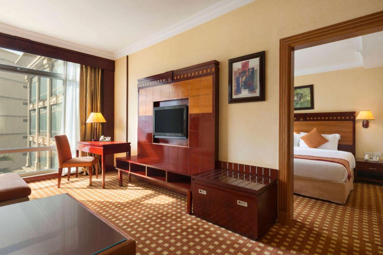 Ramada Riyadh Hotel Exterior foto