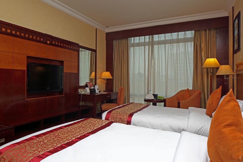 Ramada Riyadh Hotel Exterior foto