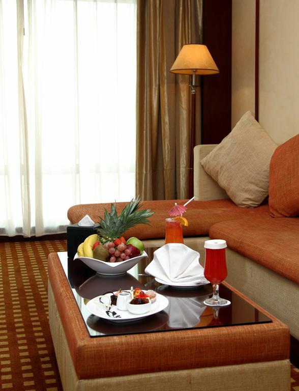 Ramada Riyadh Hotel Exterior foto