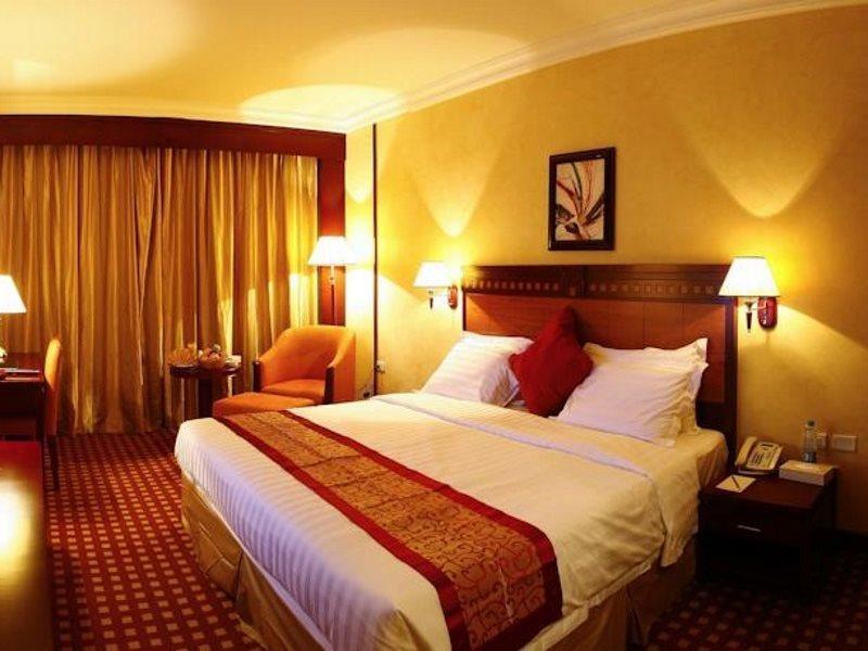Ramada Riyadh Hotel Exterior foto